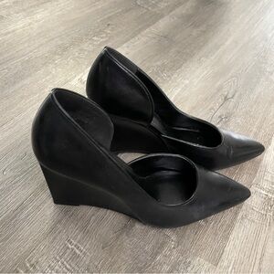 Vince Camuto Womens Wedges Size 9M/40 Black Leather Pointed Toe Heels